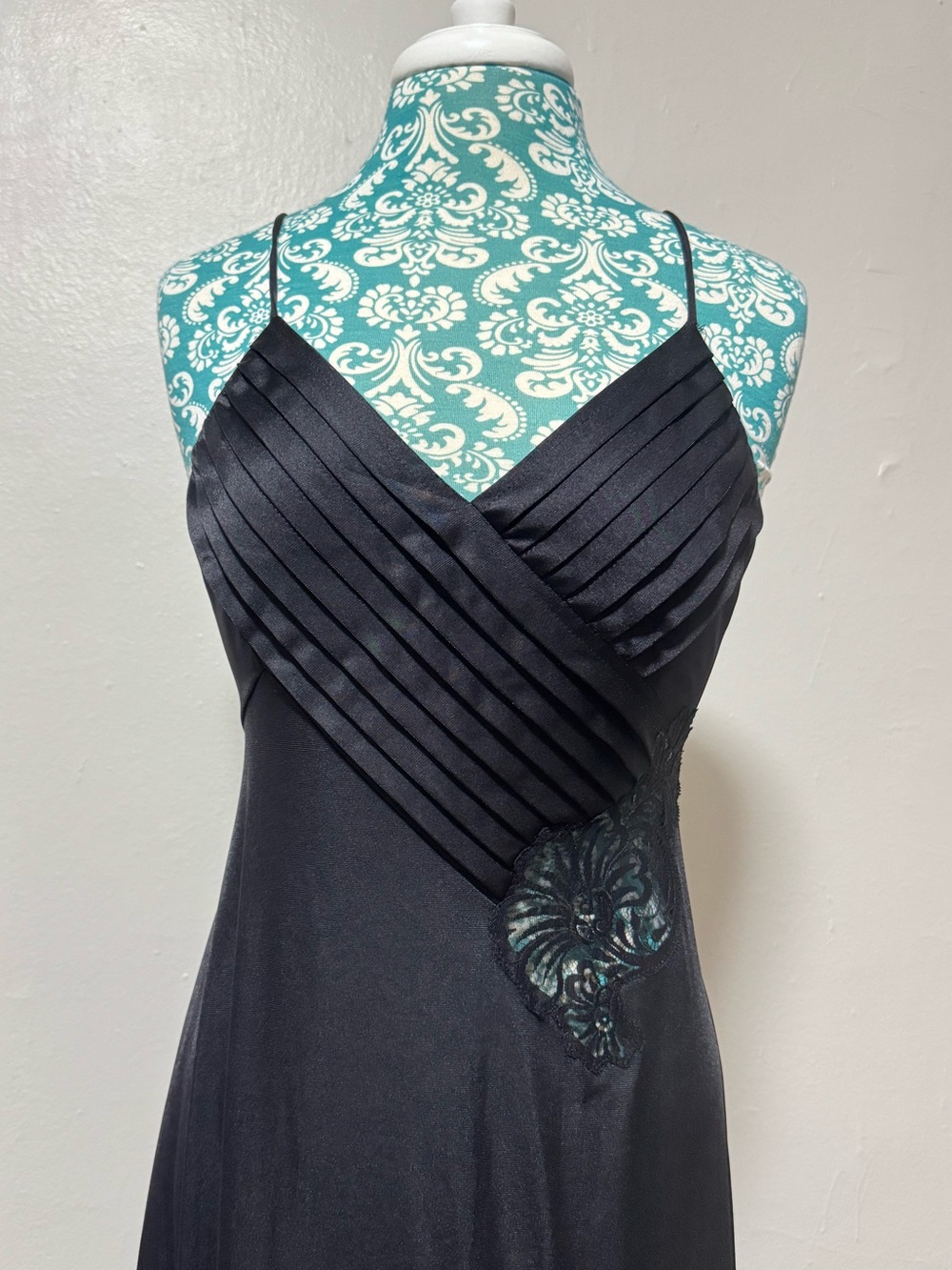 Vintage Lily of France Black Pleated VNeck Lace Nightgown Slip